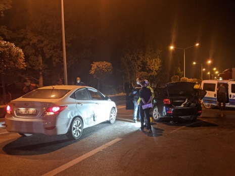 Yalova’da polisten kaçan araç ortalığı birbirine kattı