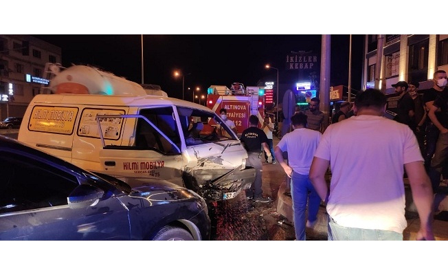 Altınova'da kaza: 2 yaralı