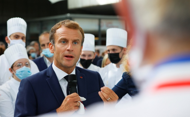 Macron'a 'yumurtalı' saldırı