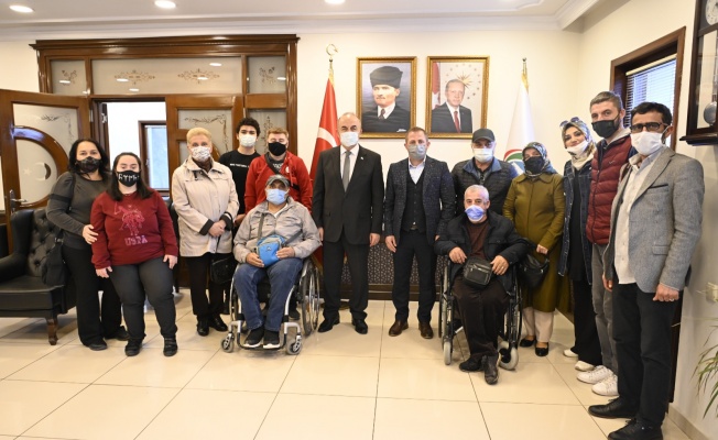 Vali Erol, Türkiye Beyazay Derneği üyeleriyle bir araya geldi