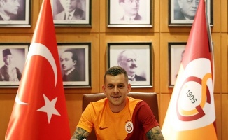"Galatasaray'a imza attığım için çok mutluyum."