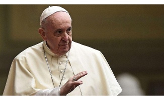 Vatikan: “Papa, birkaç gün daha hastanede kalacak.”