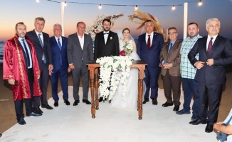 Yalova’da İki genel başkan nikaha şahitlik etti