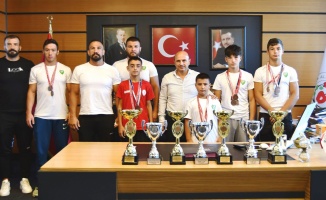 Altınova'dan sporculara destek