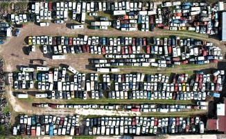 Milyonluk arabalar çöpte bekliyor